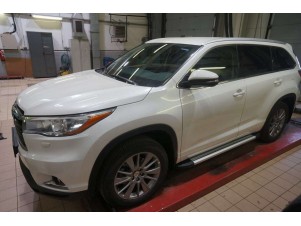 Пороги алюминиевые Brillant на Toyota Highlander № TOHI.48.2502